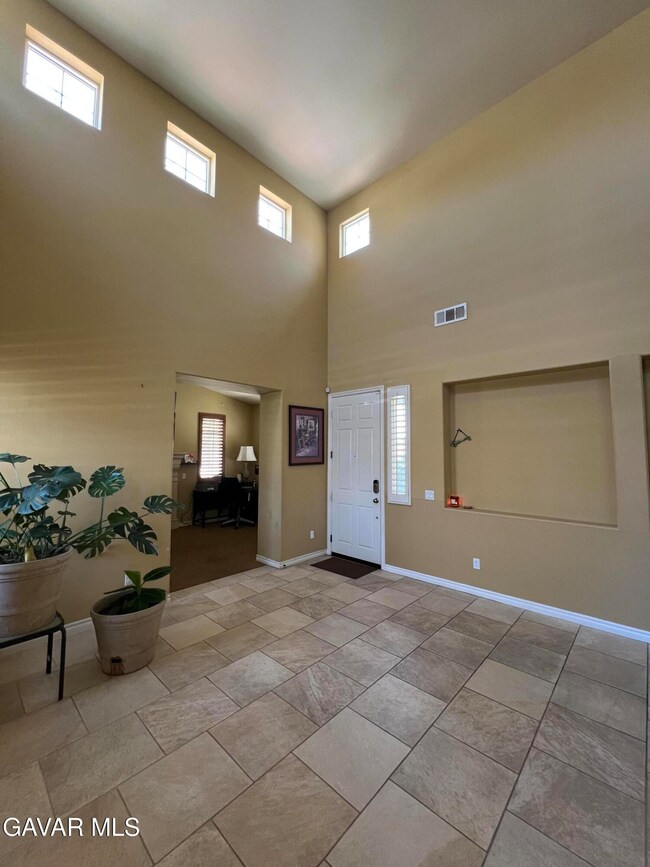 2812 Crocus Pl. living #2