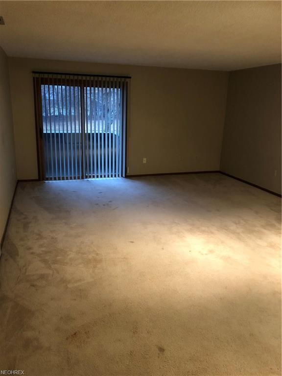 181 Maplewood Dr unit 2, Cortland, OH 44410 - photo 3