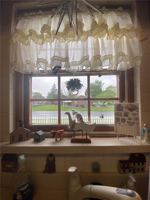 1342 Hemlock Dr, Whitehall, PA 18052 - photo 5