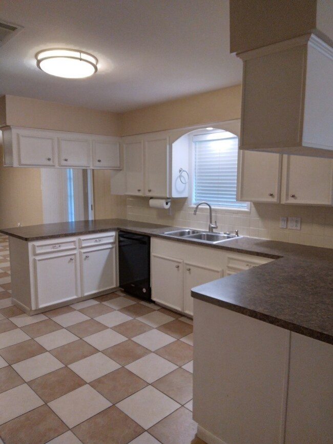 1703 Willowby Dr, Houston, TX 77008 - photo 4