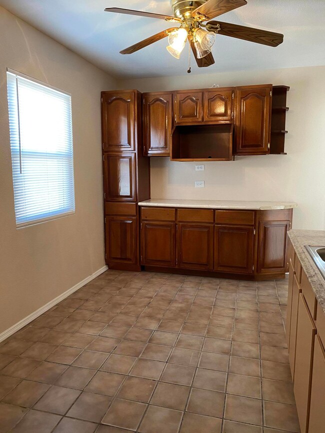 7619 Hacienda Ave, El Paso, TX 79915 - photo 5