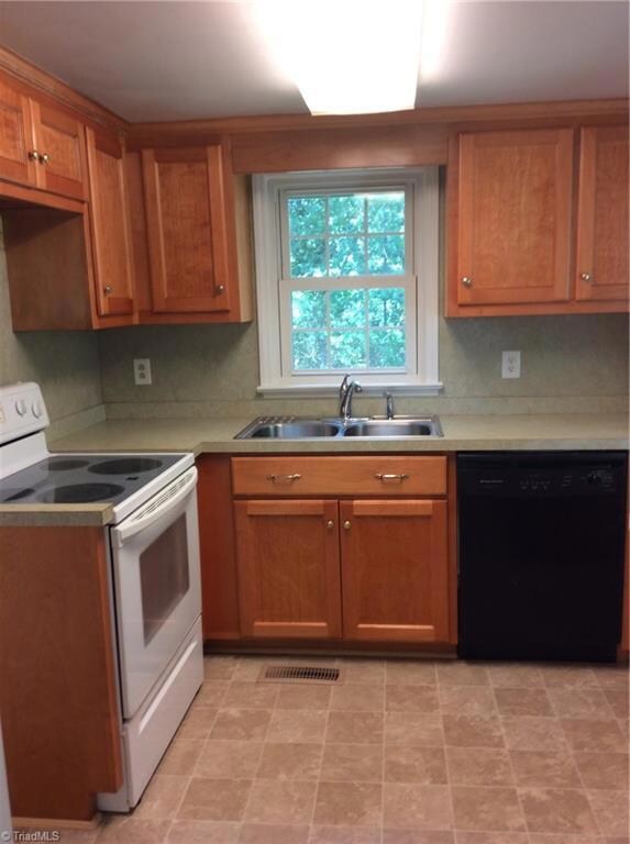 902 Breeze Hill Rd, Asheboro, NC 27203 - photo 4