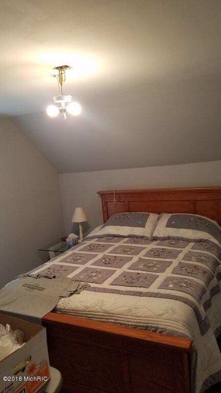 606 maple st bed 2