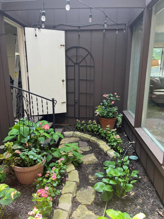 6051 N Gatehouse Dr SE unit 31, Grand Rapids, MI 49546 - photo 7