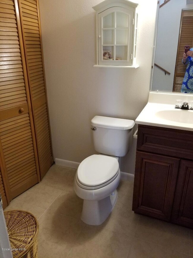 1/2 Bathroom