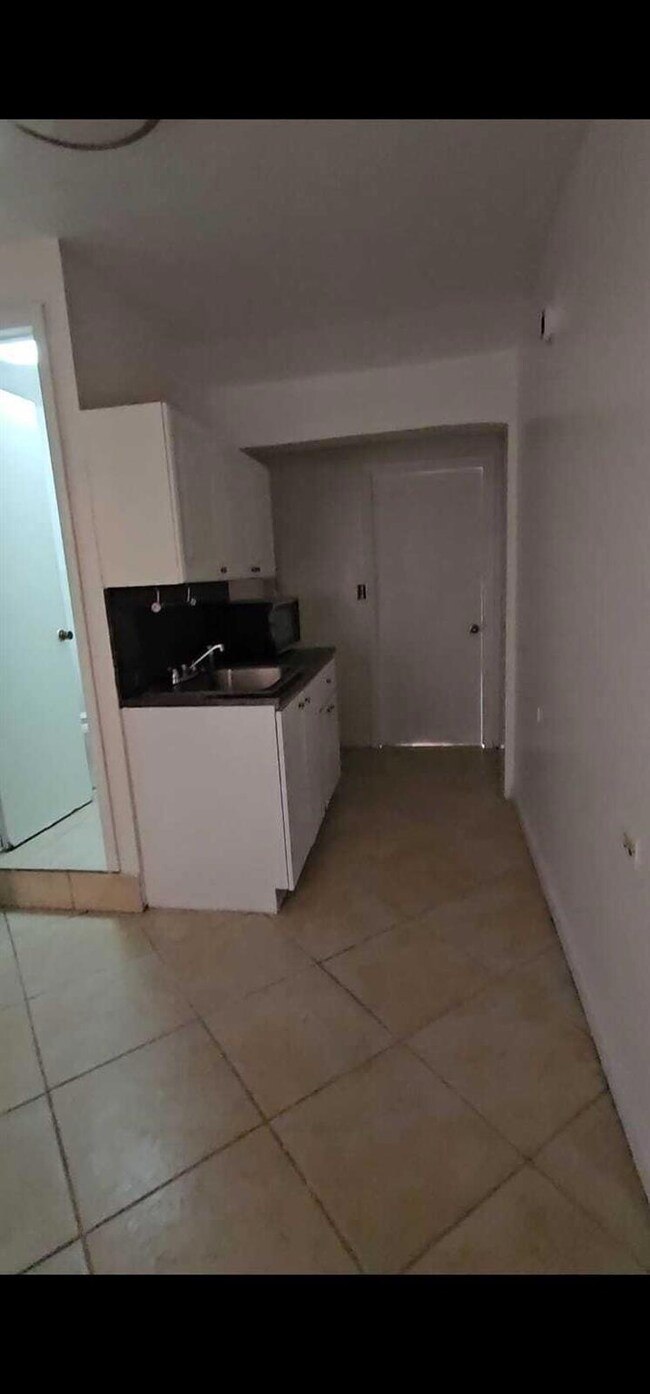 210 W 60th St unit B, Hialeah, FL 33012 - photo 4