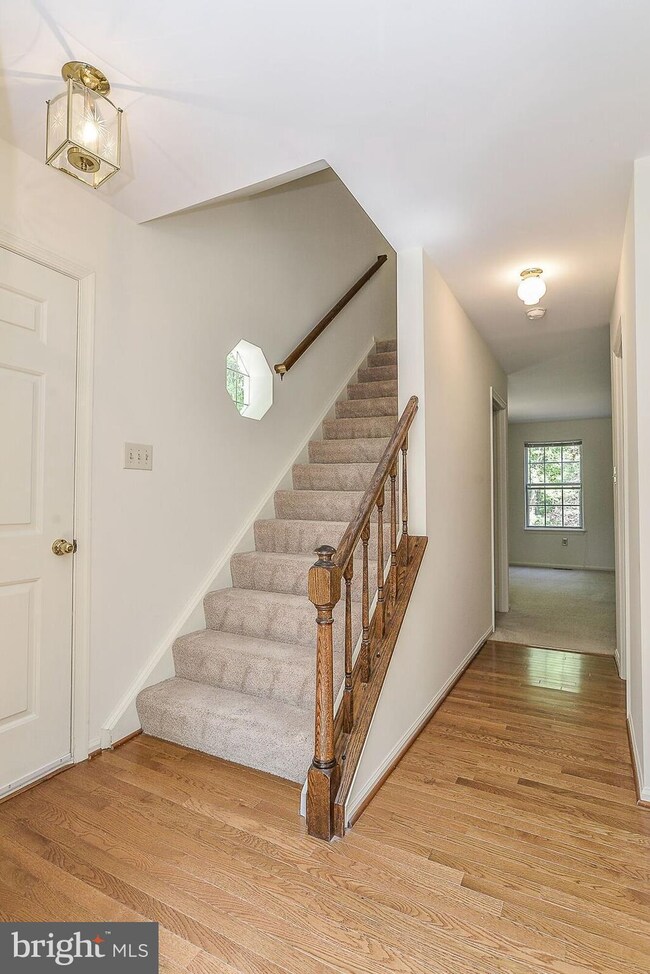 8966 Astongale Ct, Springfield, VA 22152 - photo 2