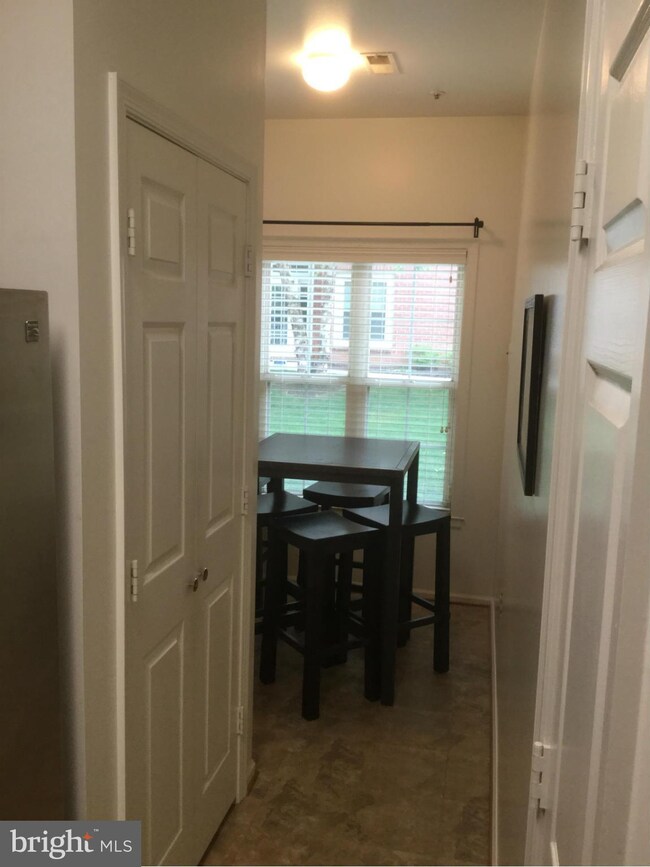 9201 Groffs Mill Dr unit 9201, Owings Mills, MD 21117 - photo 3