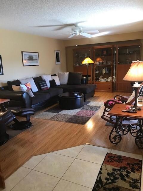 118 Live living room