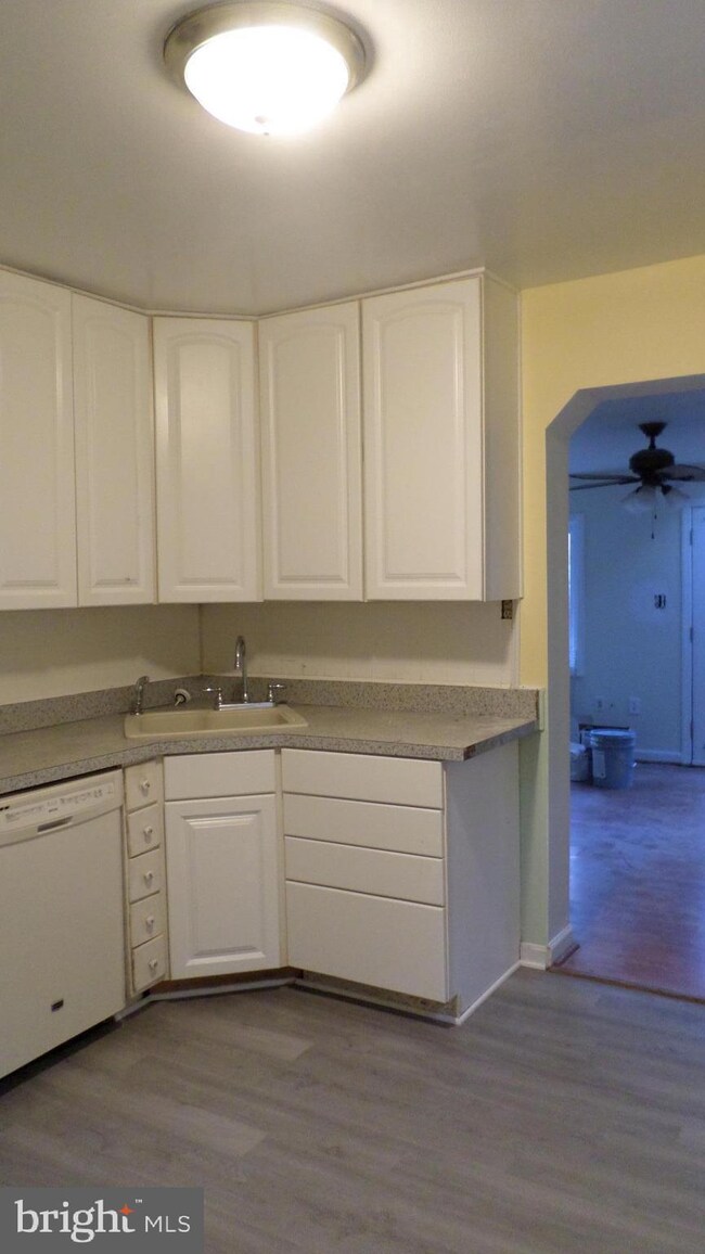 312 Locust Ave, Colonial Beach, VA 22443 - photo 7