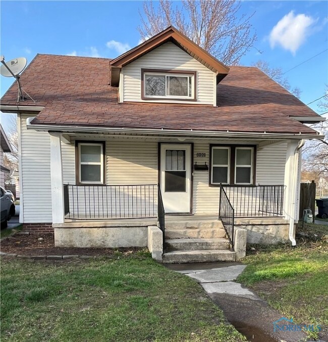 Updated and Move-in Ready! AC quiet dead-end stree