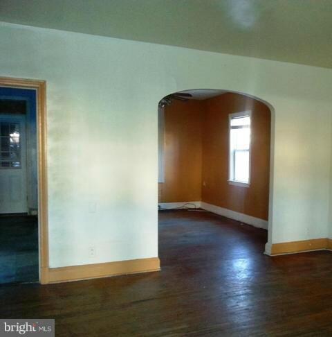 820 Lyndhurst St, Baltimore, MD 21229 - photo 2