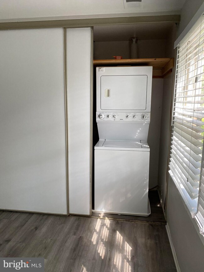 8034 Quarry Ridge Way, Bethesda, MD 20817 - photo 6