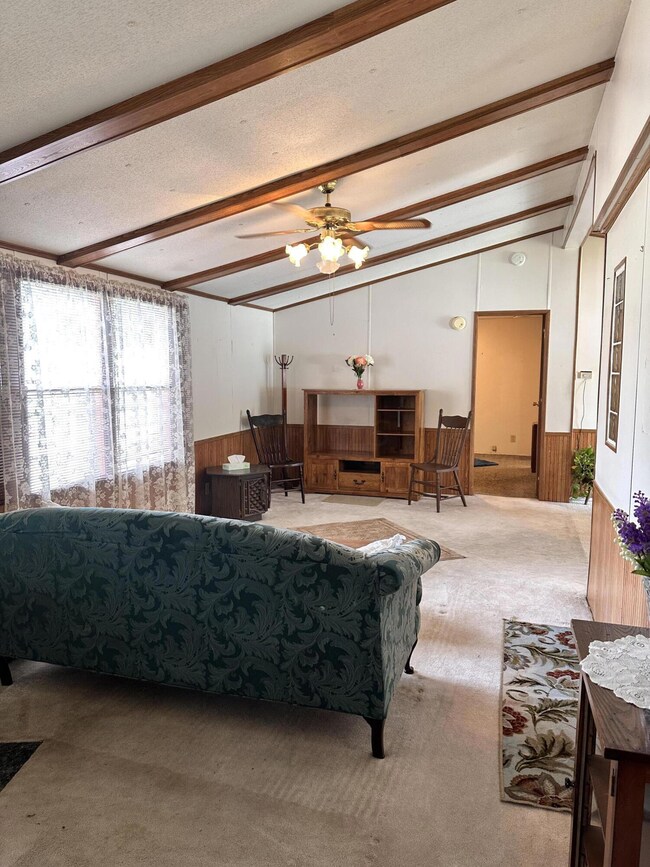 301 Ridgeview Dr, Circleville, OH 43113 - photo 3