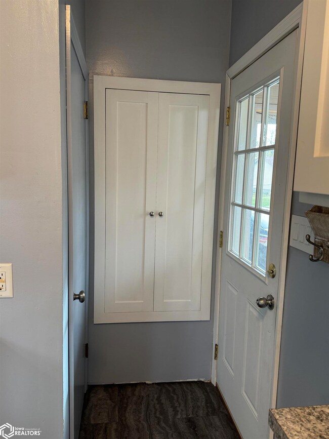 309 W Walnut St, Sigourney, IA 52591 - photo 7