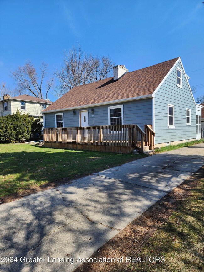 2511 Fairfax Rd, Lansing, MI 48910 - photo 2