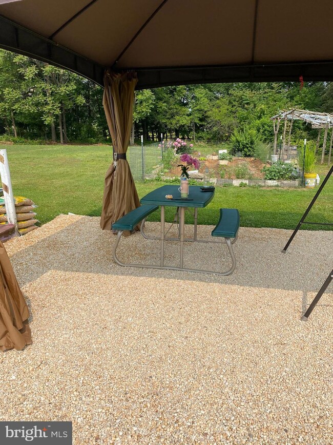 34297 Parker Rd, Locust Grove, VA 22508 - photo 5