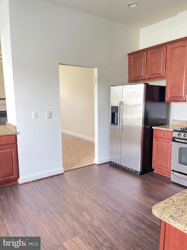 11156 Montclair Ct, White Plains, MD 20695 - photo 5