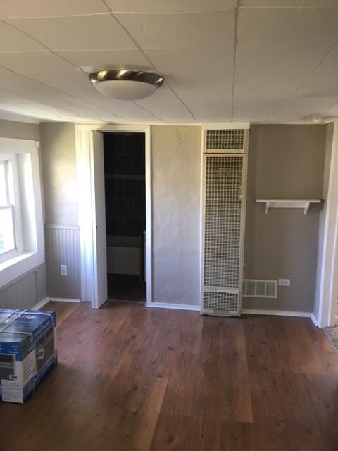 1124 Bundy St, Des Moines, IA 50315 - photo 2