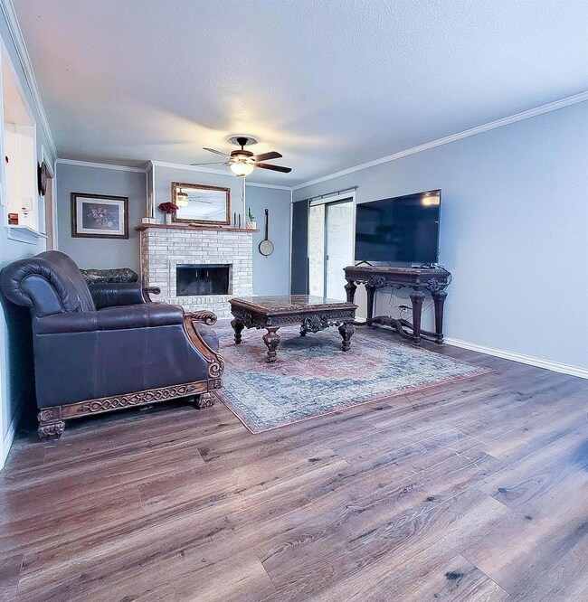 812 Phillips Dr, Ennis, TX 75119 - photo 4