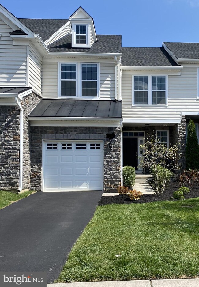 2127 Julia Dr, Conshohocken, PA 19428 - photo 2