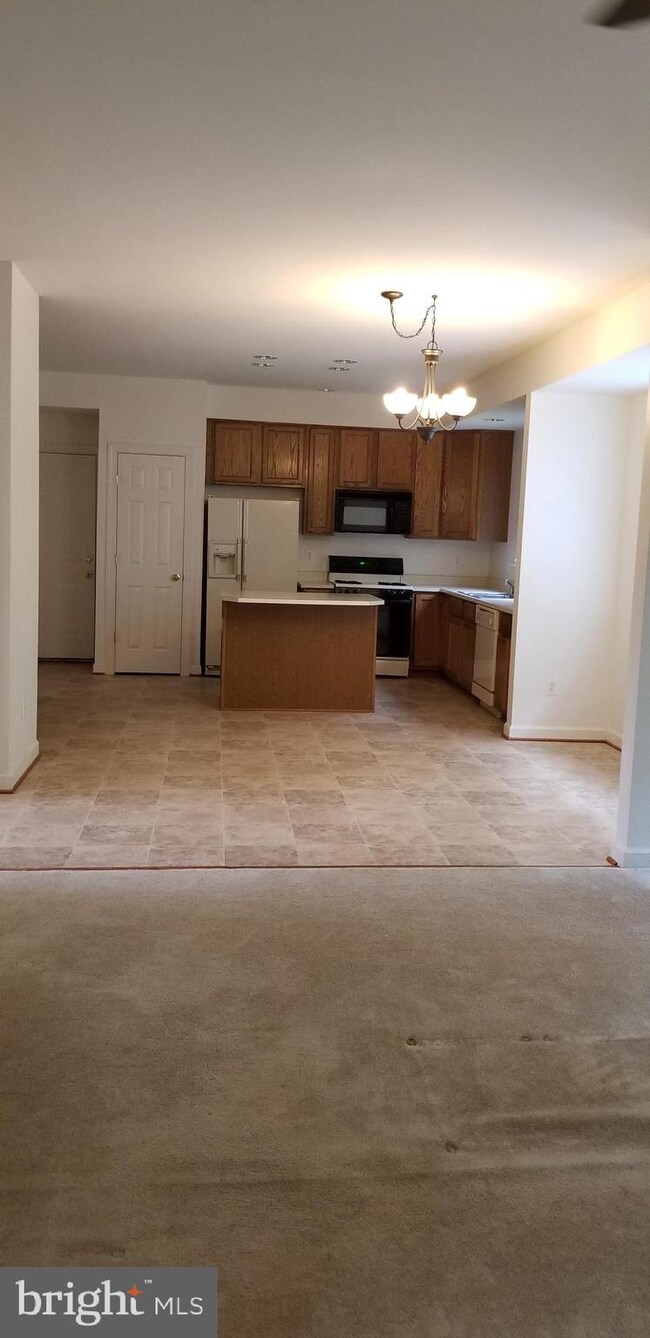 2009 Mcnamera Ct, Woodbridge, VA 22191 - photo 4