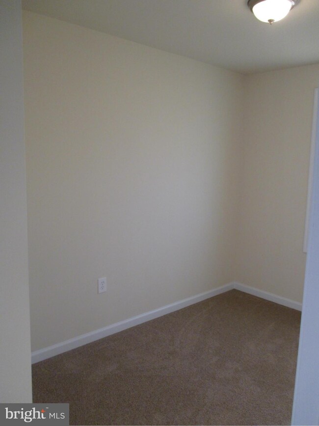 1604 Opus Ave, Capitol Heights, MD 20743 - photo 5