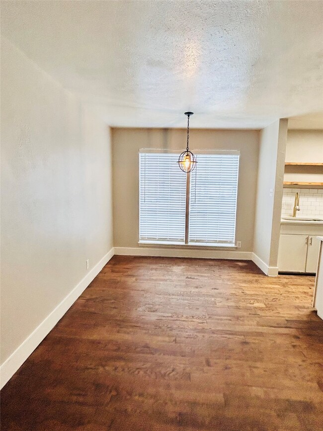 2211 S Vernon Ave unit 207, Dallas, TX 75224 - photo 2
