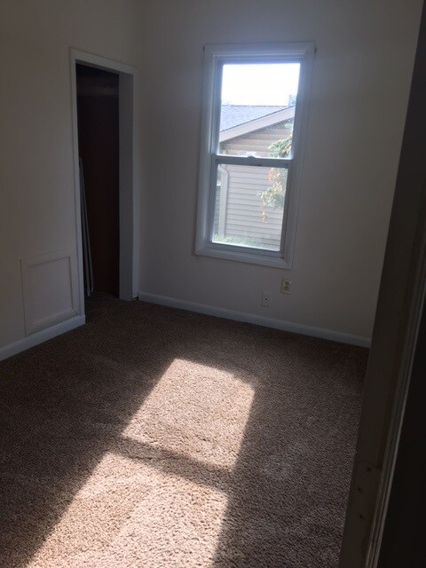 1113 Naomi St, Auburn, IN 46706 - photo 2