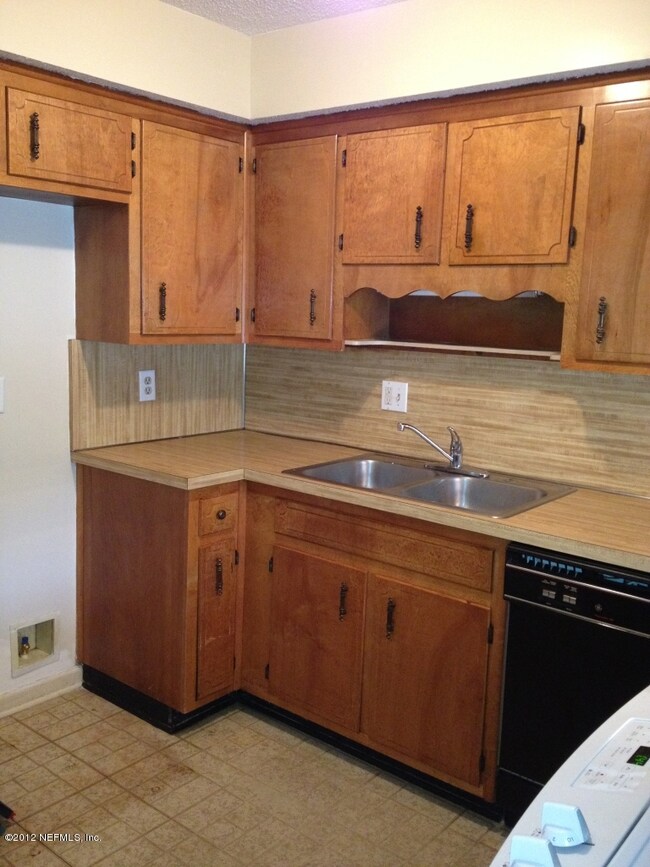 3969 Bramble Rd, Jacksonville, FL 32210 - photo 7