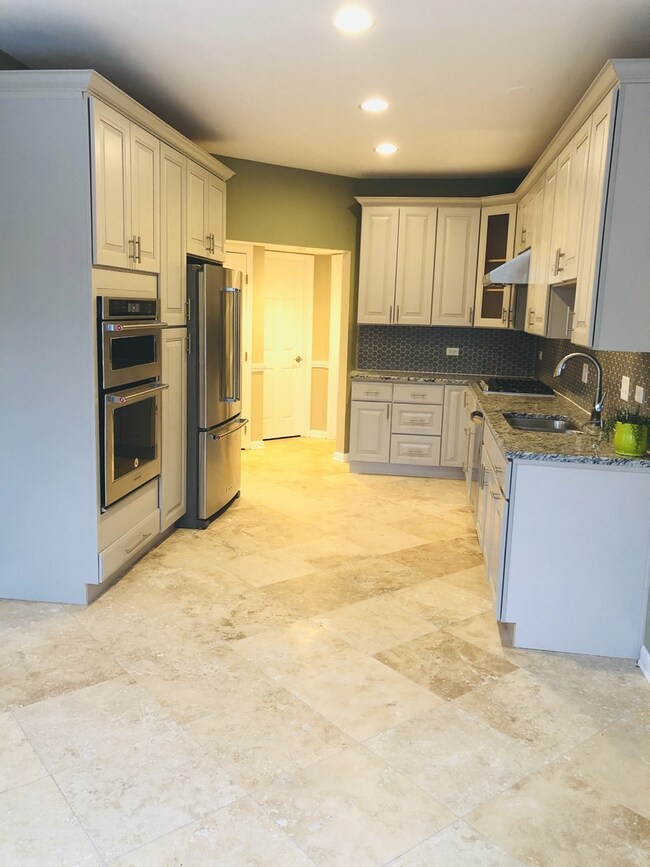 728 Red Oak Ct, Naperville, IL 60563 - photo 3