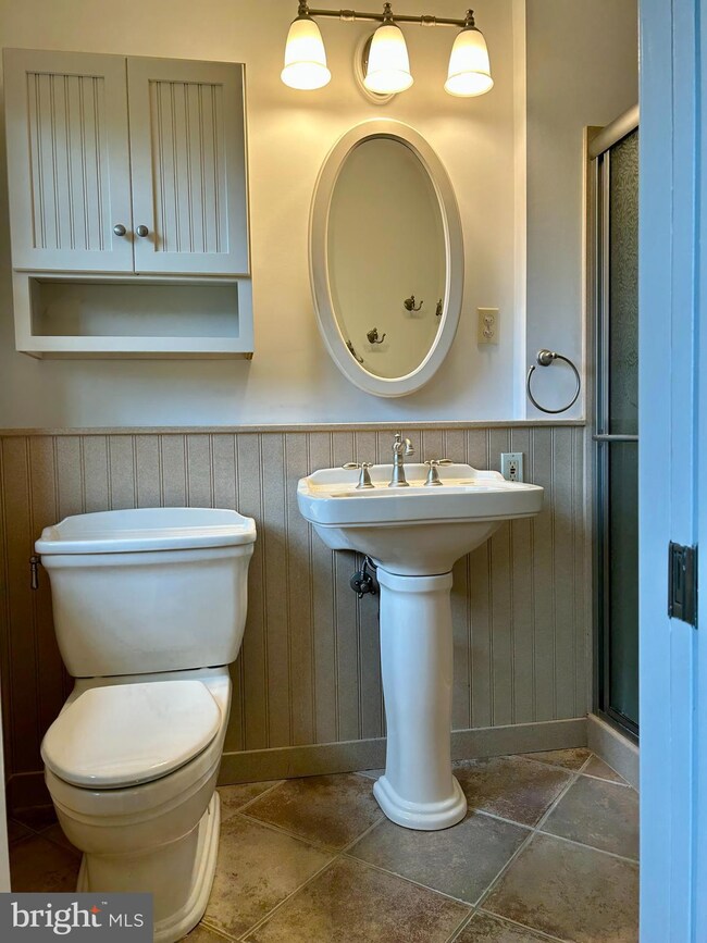 17527 Woodlawn Dr, Hagerstown, MD 21740 - photo 4