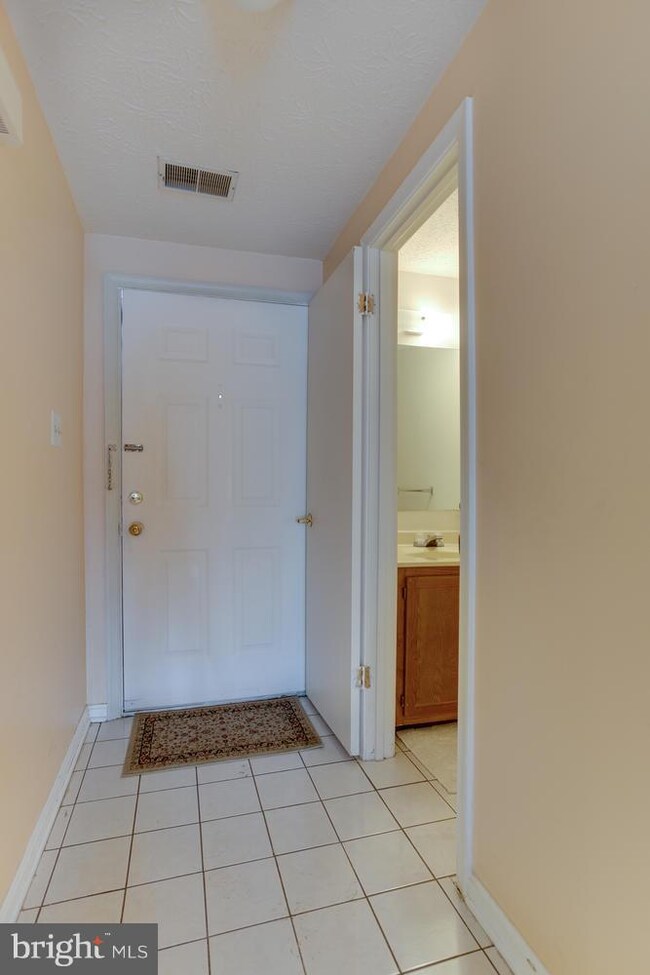 7225 Procopio Cir, Columbia, MD 21046 - photo 4