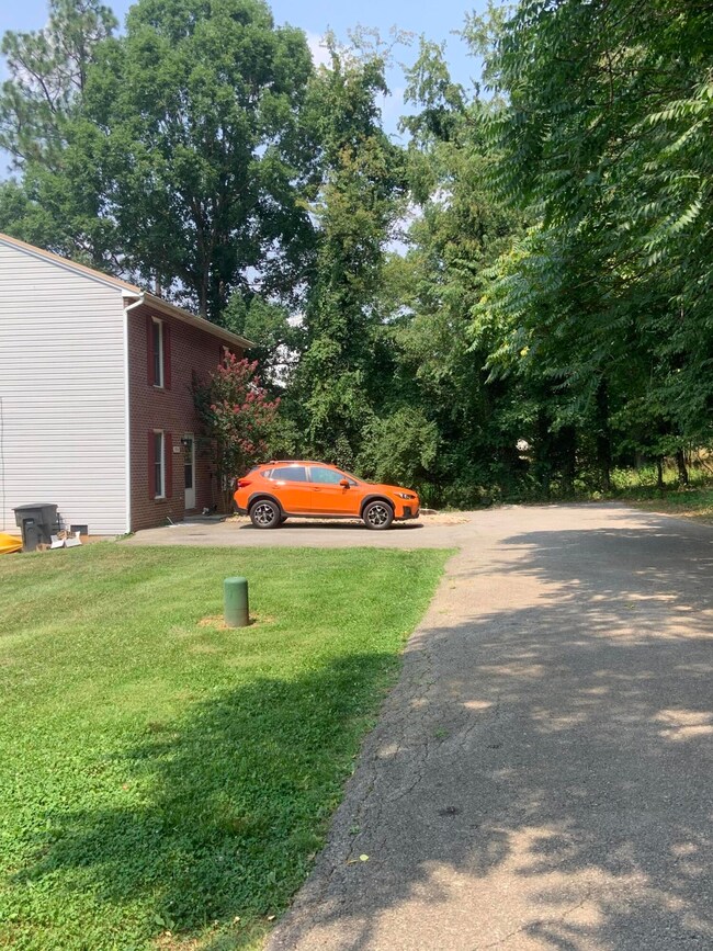 drive leading to 1416