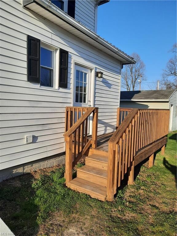 Side deck and entrance