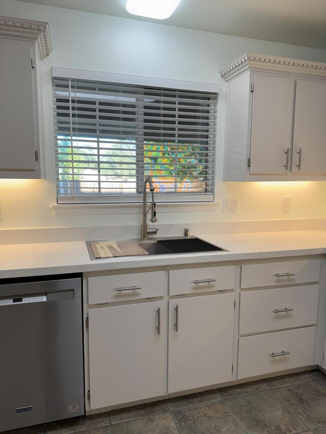 1407 Fayette Ln, Redding, CA 96003 - photo 7