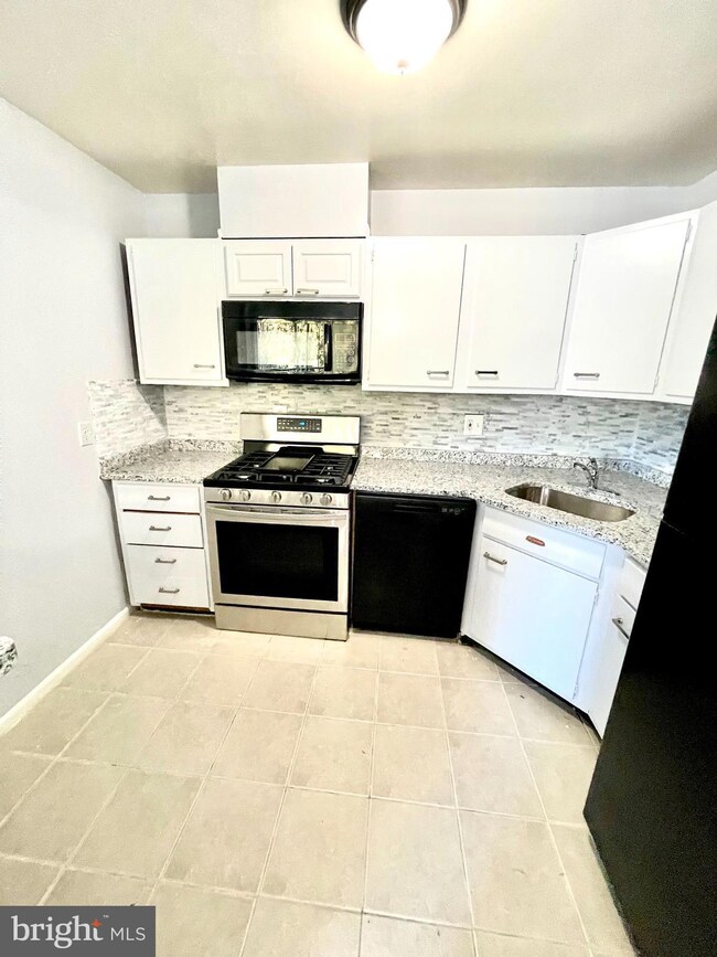 3130 Brinkley Rd unit 204, Temple Hills, MD 20748 - photo 3