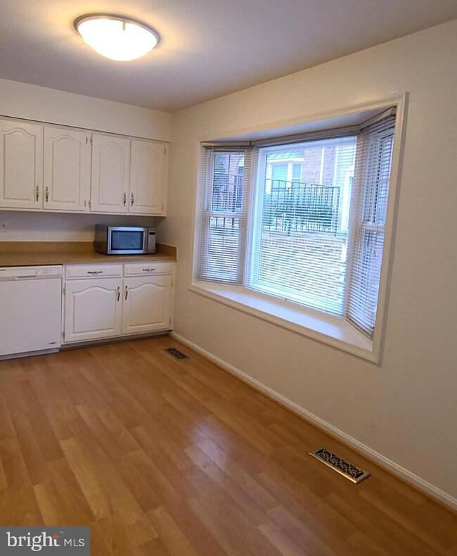 6052 Morgan Ct, Alexandria, VA 22312 - photo 5