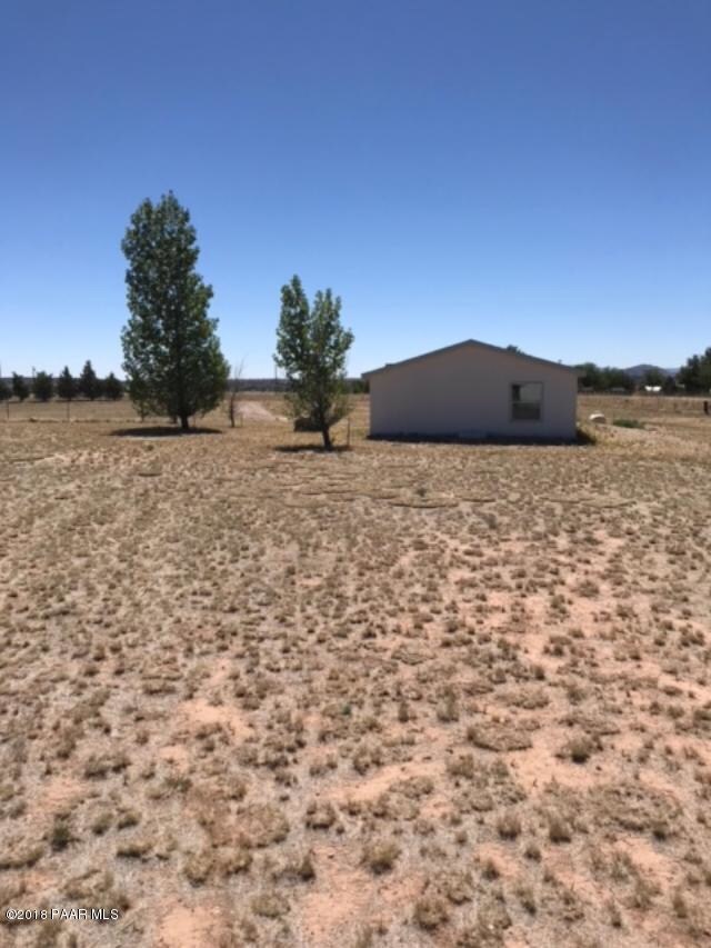 1085 W Saddle Rd, Paulden, AZ 86334 - photo 5
