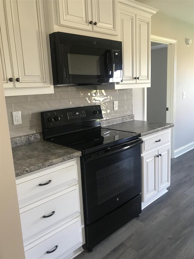 229 N Charity Ln, Warner Robins, GA 31088 - photo 2