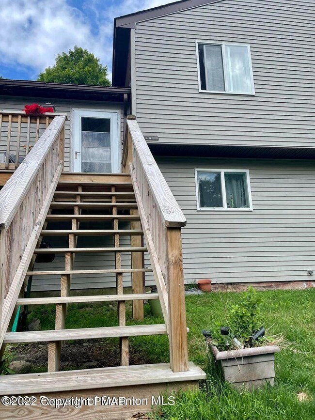 9677 Stony Hollow Dr, Tobyhanna, PA 18466 - photo 5