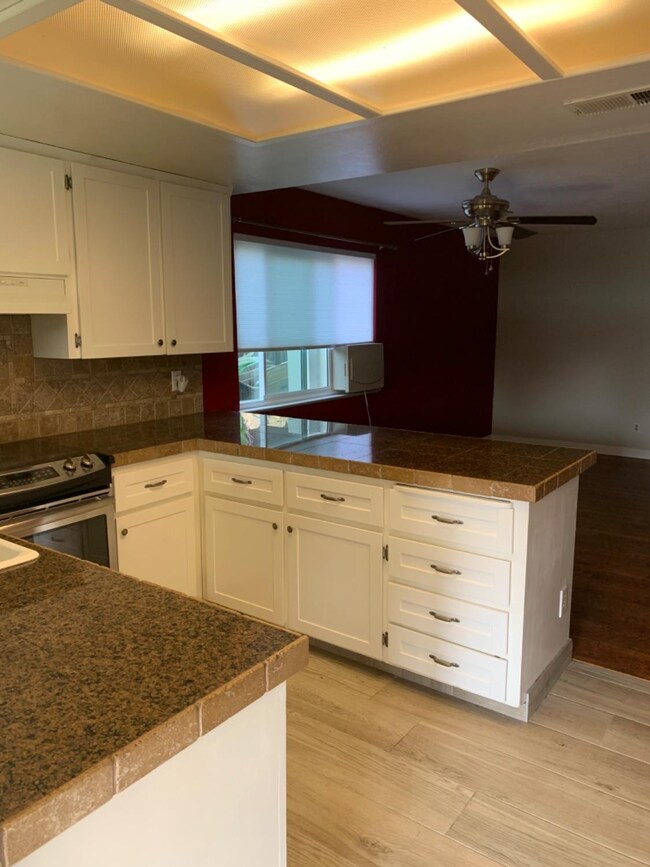 5958 E Pontiac Way, Fresno, CA 93727 - photo 7