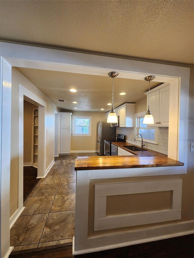 320 Davis St, Weatherford, TX 76086 - photo 7