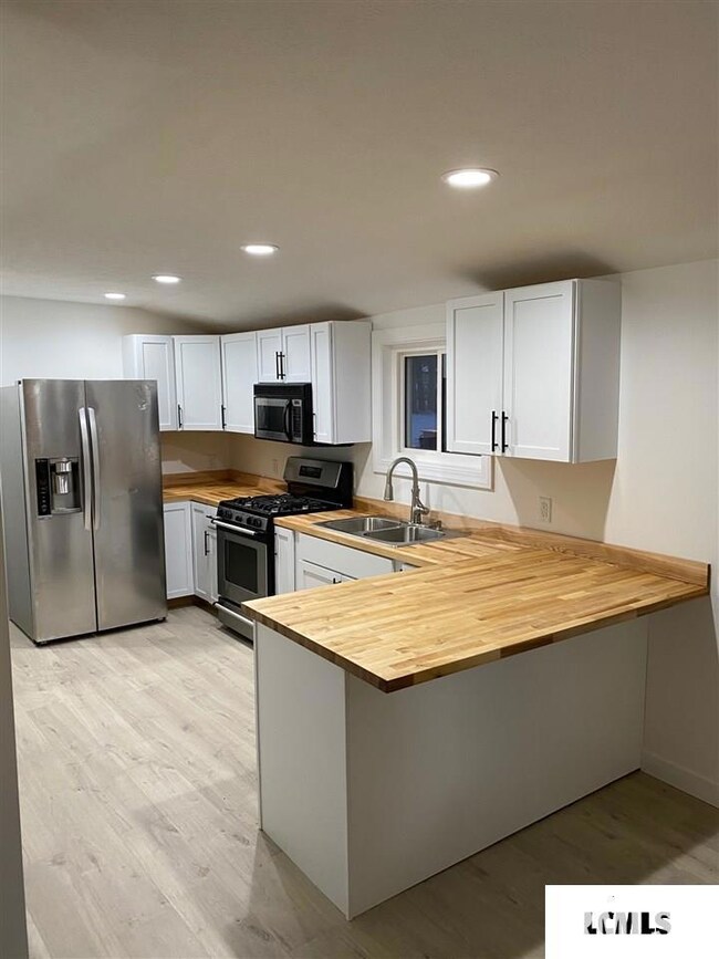 900 S Kickapoo St, Lincoln, IL 62656 - photo 4