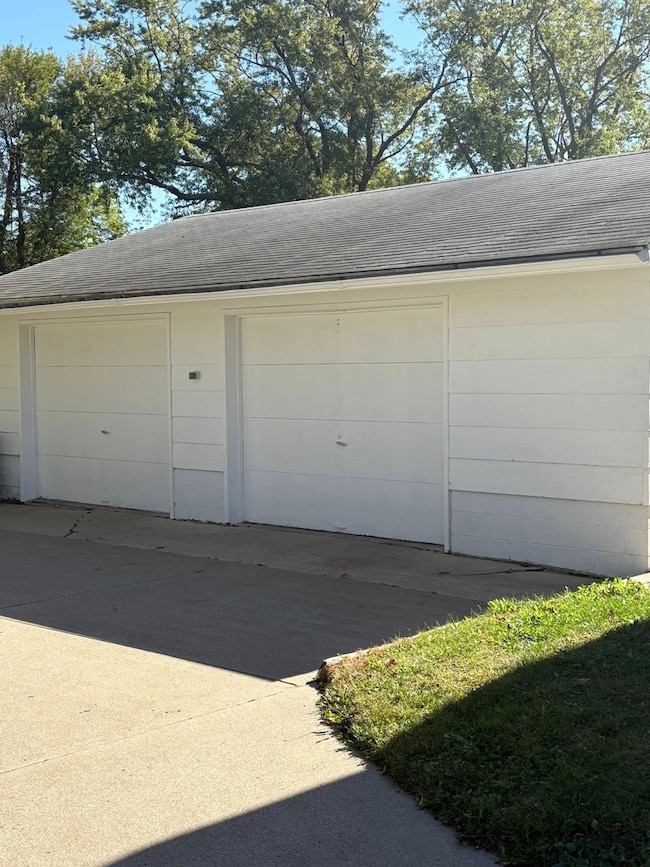 521 6th St SW, Waseca, MN 56093 - photo 2