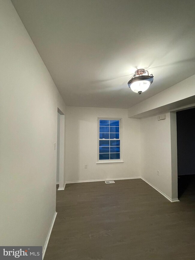 8200 Tomlinson Ct, Severn, MD 21144 - photo 4