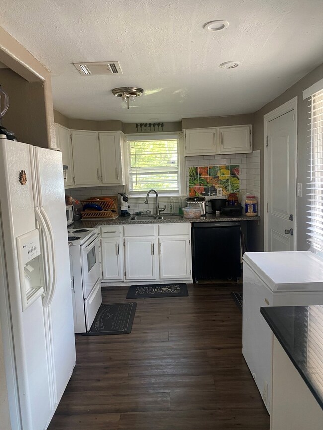 4604 Los Angeles St, Houston, TX 77026 - photo 4