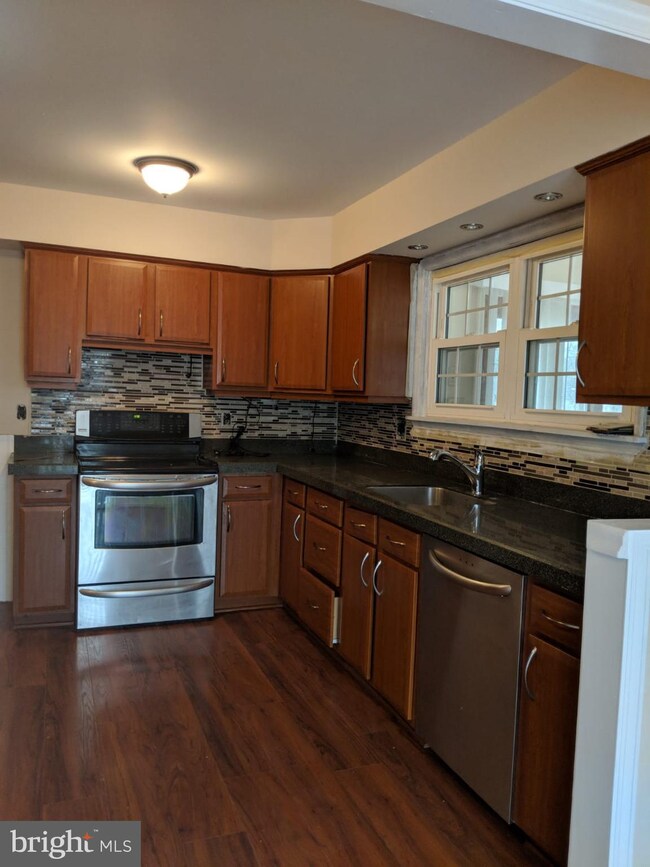 6 Pinewood Ct, Sicklerville, NJ 08081 - photo 5