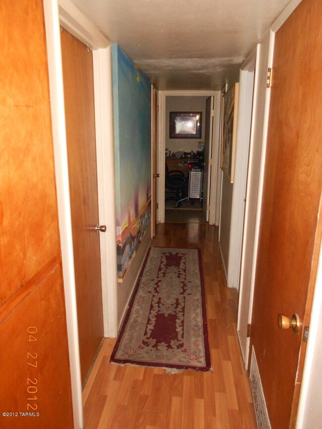 Hallway w / wood floor