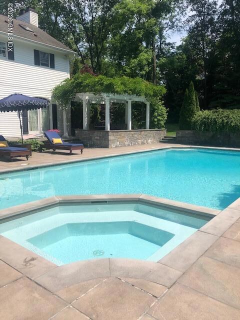 30 Duncan Dr, Greenwich, CT 06831 - photo 2